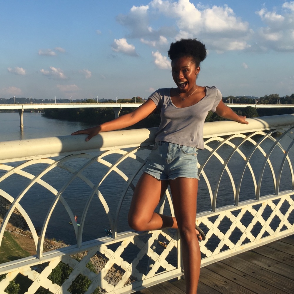 Meet your Posher, Abria